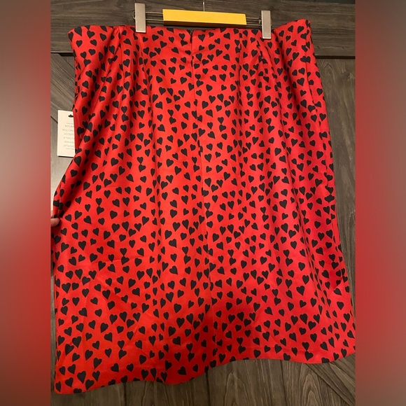 Red and Black Allover Heart Print Eloquii neoprene scuba skirt, NWT, sz 20 - Picture 5 of 7